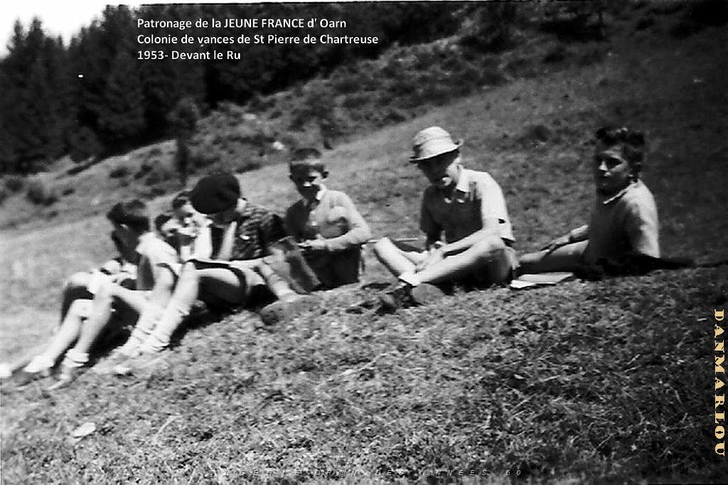 COLO JEUNE FRANCE 1953 devant le Ru 4.jpg